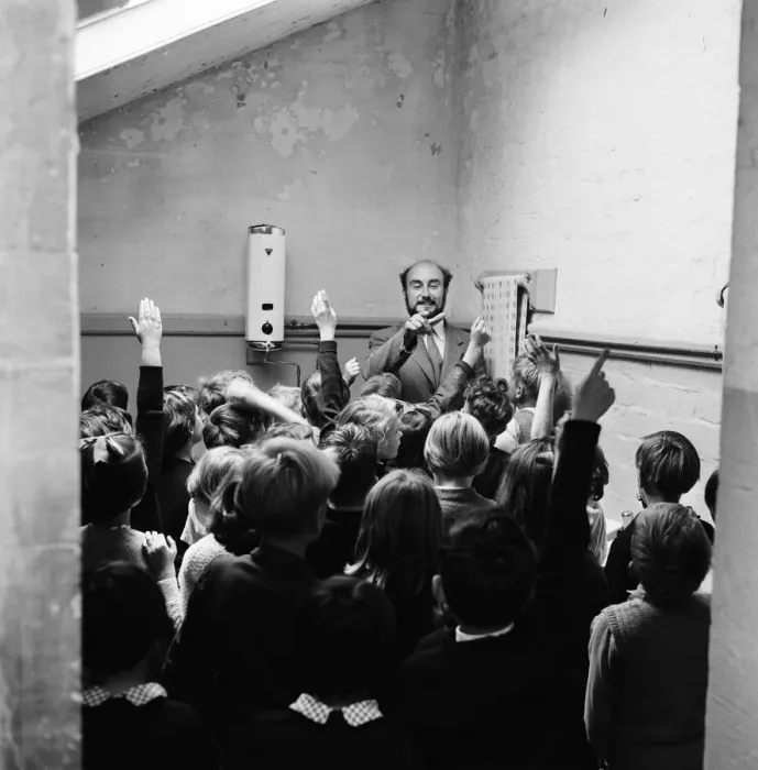 Framed Print : Tetbury primary school, Gloucestershire. A lesson in progress in a very small classroom Framed Print : Tetbury primary school, Gloucestershire. A lesson in progress in a very small classroom