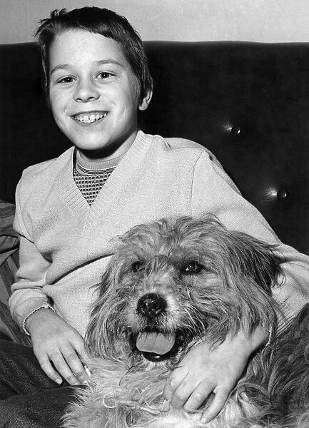 Thanks Chum. Nicky gives his pet William a hug. December 1980 P006092
