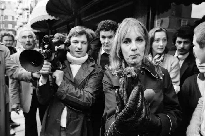 Framed Print : Thats Life'television star Esther Rantzen pictured asking passers-by to Framed Print : Thats Life'television star Esther Rantzen pictured asking passers-by to