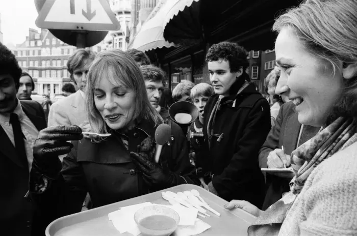 Framed Print : Thats Life'television star Esther Rantzen pictured asking passers-by to Framed Print : Thats Life'television star Esther Rantzen pictured asking passers-by to