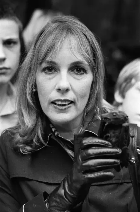 Framed Print : Thats Life'television star Esther Rantzen pictured asking passers-by to Framed Print : Thats Life'television star Esther Rantzen pictured asking passers-by to