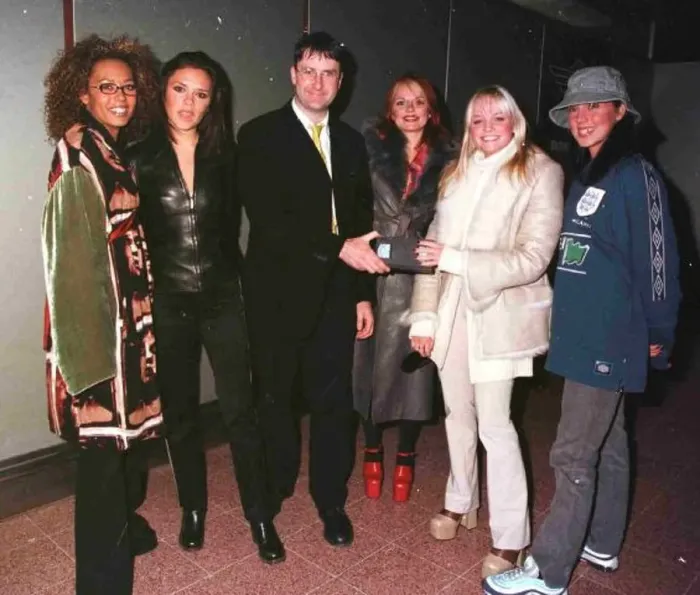  : Thomas Quinn and the News Bunny with the Spice Girls at Heathrow Airport