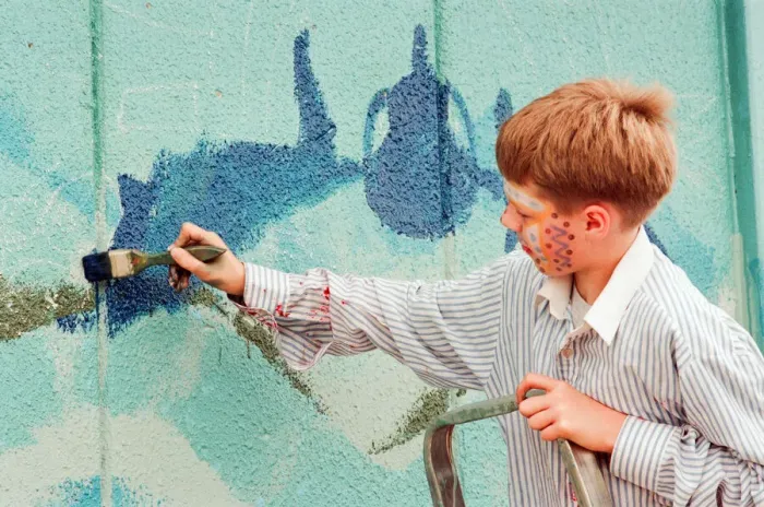 Framed Print : Thornaby Community Centre, youngsters hard at work painting Framed Print : Thornaby Community Centre, youngsters hard at work painting