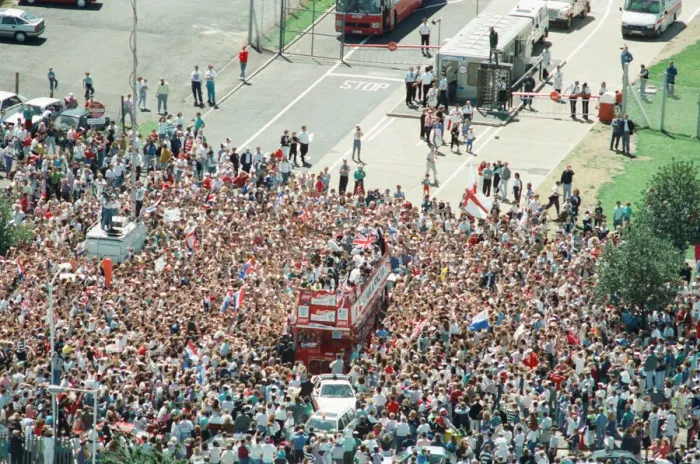 Framed Print : Thousands of England football fans line the streets near Luton airport to welcome their Framed Print : Thousands of England football fans line the streets near Luton airport to welcome their