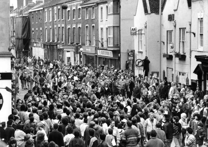 Framed Print : Thousands of villagers line the streets of Atherstone for the traditional Shrove Tuesday