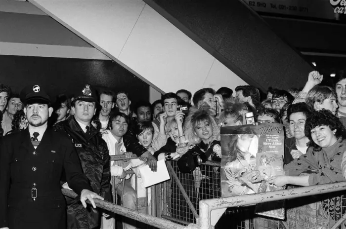 Framed Print : Thousands of young pop fans gather at the Bull Ring Shopping Centre for pop singer Framed Print : Thousands of young pop fans gather at the Bull Ring Shopping Centre for pop singer