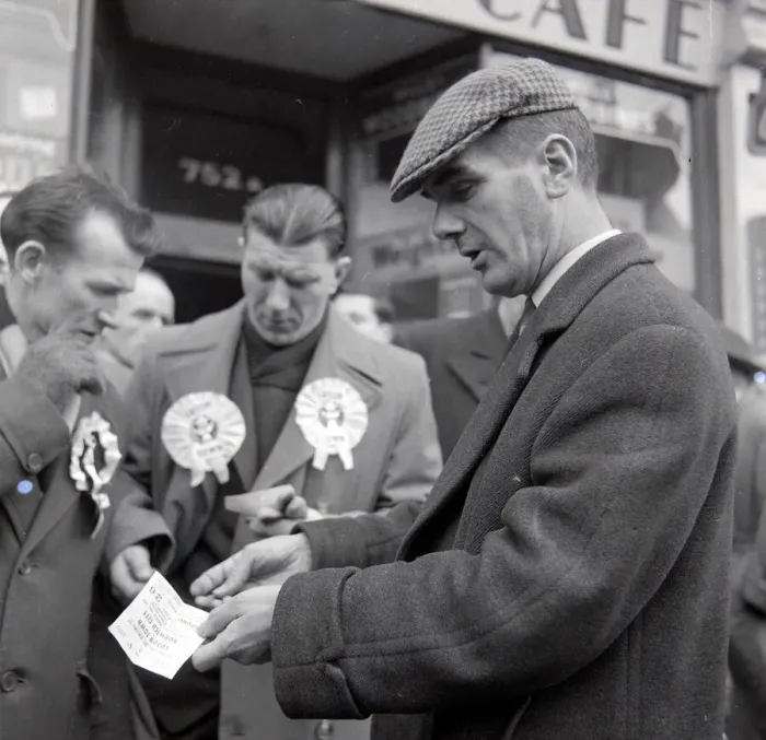 Framed Print : Ticket touts outside White Hart Lane Tottenham selling tickets for the FA Cup semi final Framed Print : Ticket touts outside White Hart Lane Tottenham selling tickets for the FA Cup semi final