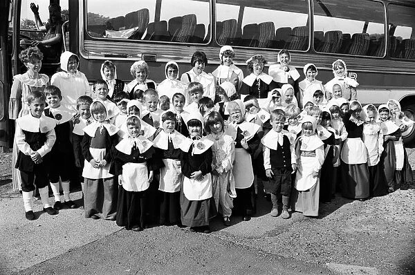 Back in time... pupils, parents and friends of Upper Whitley School, Grange Moor