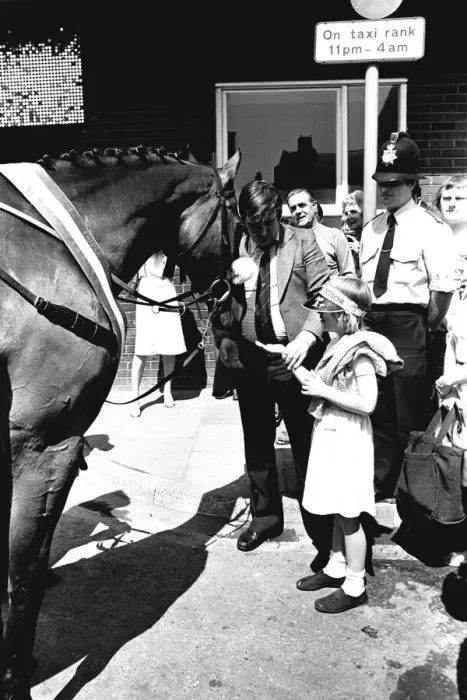 Framed Print : Three times Grand National winner Red Rum arrives for opening the Rum Runner nightclub in Framed Print : Three times Grand National winner Red Rum arrives for opening the Rum Runner nightclub in