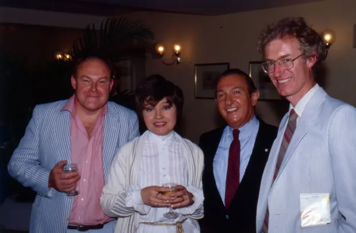 Framed Print : Timothy West, Prunella Scales, Ed Mirvish and Bamber Gascoigne, 6th July 1984 Framed Print : Timothy West, Prunella Scales, Ed Mirvish and Bamber Gascoigne, 6th July 1984
