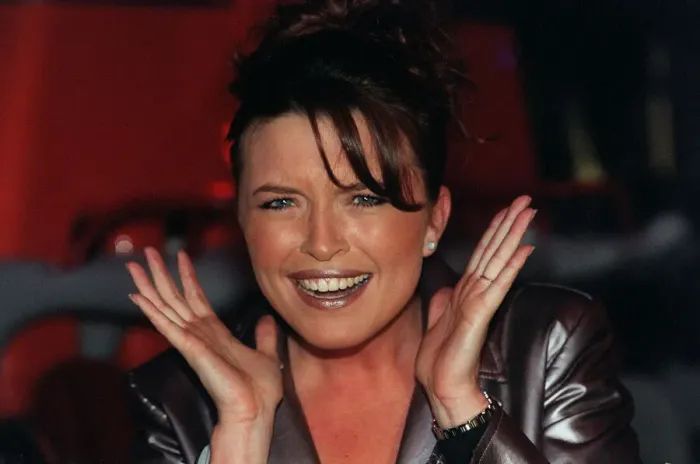 Framed Print : Tina Hobley Actress March 1998, Coronation Street actress on the Pepsi Max ride Framed Print : Tina Hobley Actress March 1998, Coronation Street actress on the Pepsi Max ride