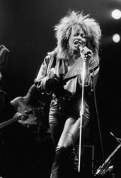 Tina Turner singer in concert 1985