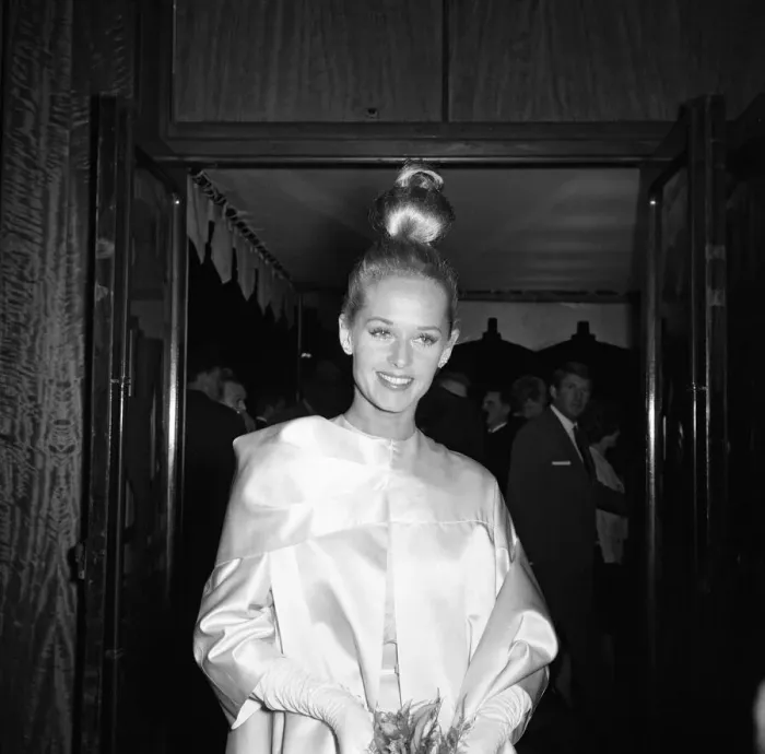 Framed Print : Tippi Hedren attends the premiere of The Birds at the Odeon Leicester Square