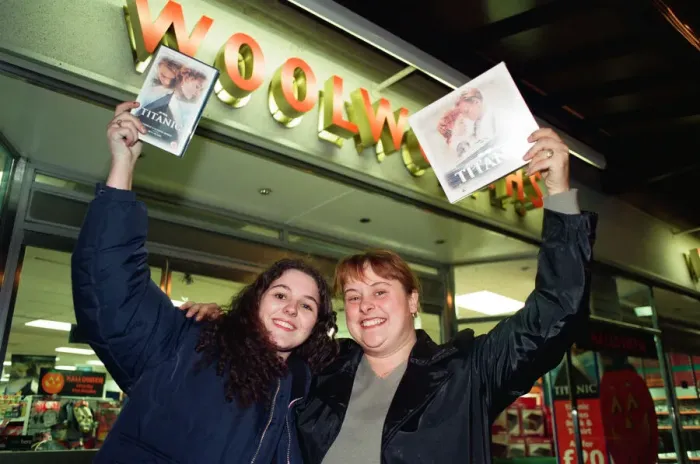 Framed Print : Titanic fans Claire Barrowclough, 24, and Linzi Ball, 18 Framed Print : Titanic fans Claire Barrowclough, 24, and Linzi Ball, 18