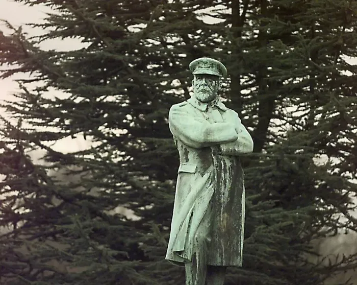 Framed Print : Titanic... PIC CHRIS FURLONG....The Statue of Commander Edward Smith Framed Print : Titanic... PIC CHRIS FURLONG....The Statue of Commander Edward Smith