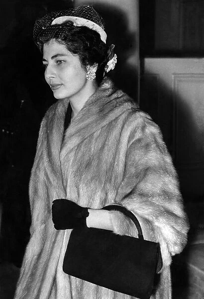 Todays fashion note was struck in London today, by Queen Soraya as she left