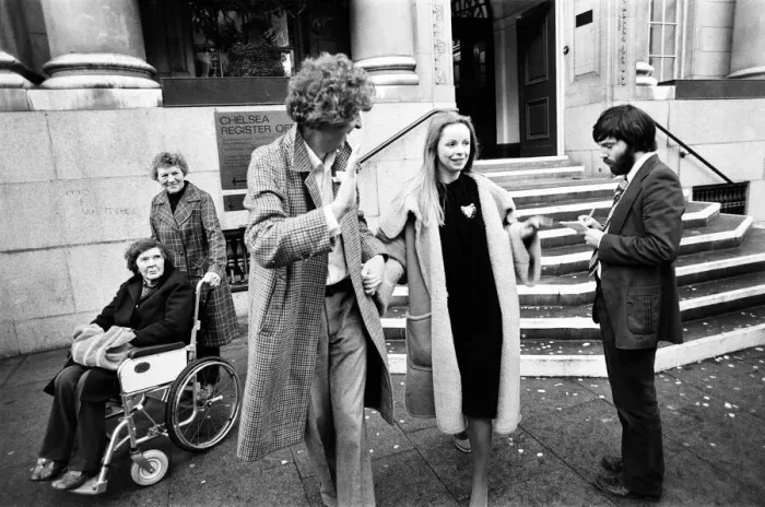 Framed Print : Tom Baker weds Lalla Ward at Chelsea Registry Office. 13th December 1980