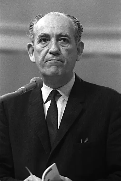 Framed Print : Tom Driberg Labour MP speaking at Labour conference in Scarborough. October 1968