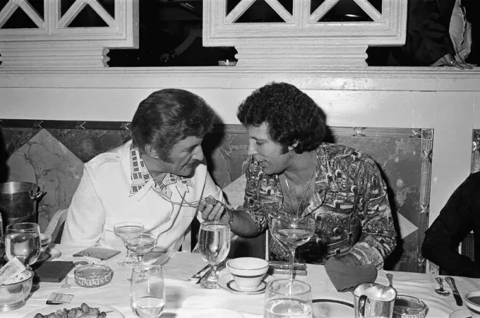 Framed Print : Tom Jones birthday party in Las Vegas. Tom talks with Liberace 17 / 6 / 74 Framed Print : Tom Jones birthday party in Las Vegas. Tom talks with Liberace 17 / 6 / 74