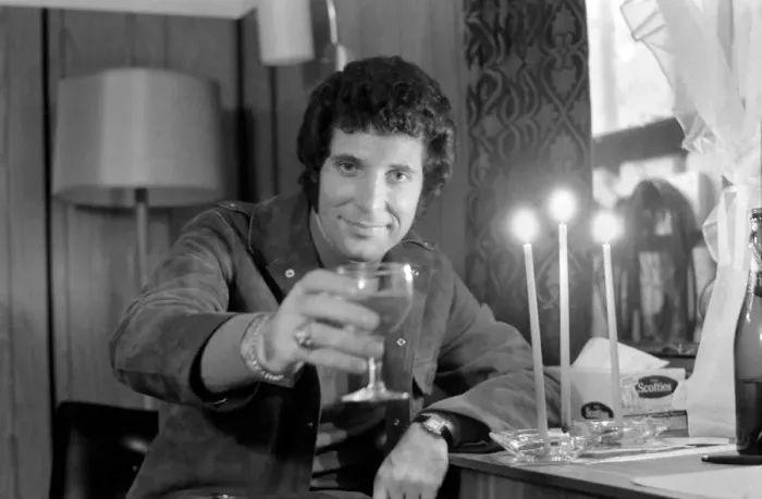Framed Print : Tom Jones: Candlelight in his Caravan at Elstree during a break in rehearsals