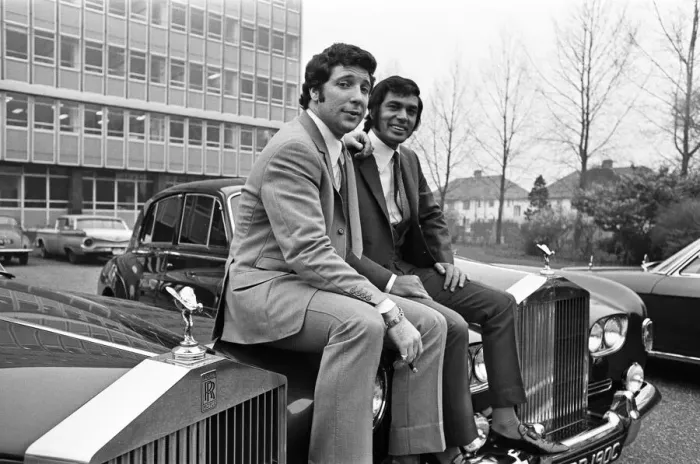 Framed Print : Tom Jones and Engelbert Humperdinck pictured together with their recently purchased Rolls Framed Print : Tom Jones and Engelbert Humperdinck pictured together with their recently purchased Rolls