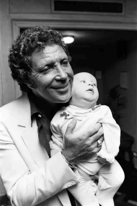 Framed Print : Tom Jones with his grandson Alexander, aged eleven months, in their London hotel Framed Print : Tom Jones with his grandson Alexander, aged eleven months, in their London hotel