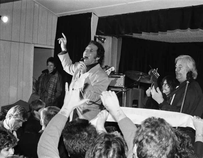 Framed Print : Tom Jones back home in Pontypridd, Wales. 2nd December 1987