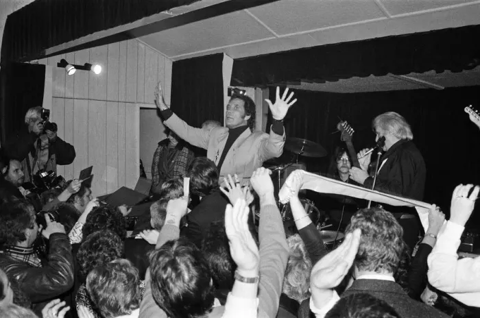 Framed Print : Tom Jones back home in Pontypridd, Wales. 2nd December 1987 Framed Print : Tom Jones back home in Pontypridd, Wales. 2nd December 1987