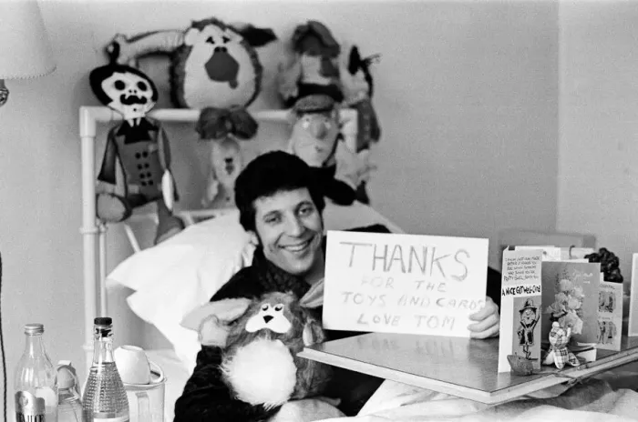 Framed Print : Tom Jones at the London Clinic recovering from a tonsils operation. 15th April 1966 Framed Print : Tom Jones at the London Clinic recovering from a tonsils operation. 15th April 1966