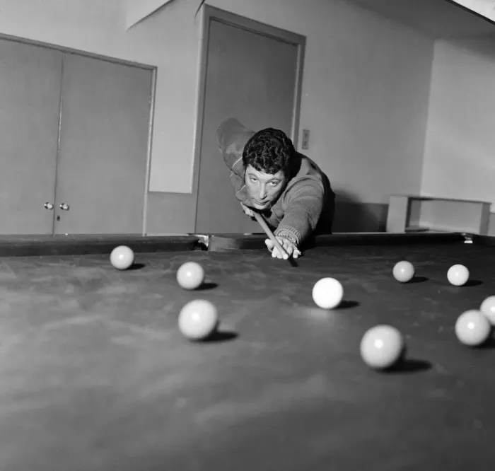 Framed Print : Tom Jones, at his new 65000 pound home in Weybridge, Surrey, 29th December 1968 Framed Print : Tom Jones, at his new 65000 pound home in Weybridge, Surrey, 29th December 1968