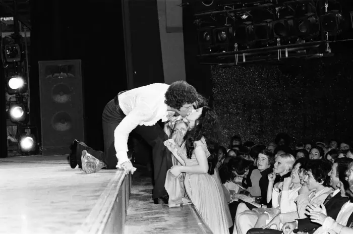 Framed Print : Tom Jones performs at the Olympia, Paris. 23rd April 1979 Framed Print : Tom Jones performs at the Olympia, Paris. 23rd April 1979