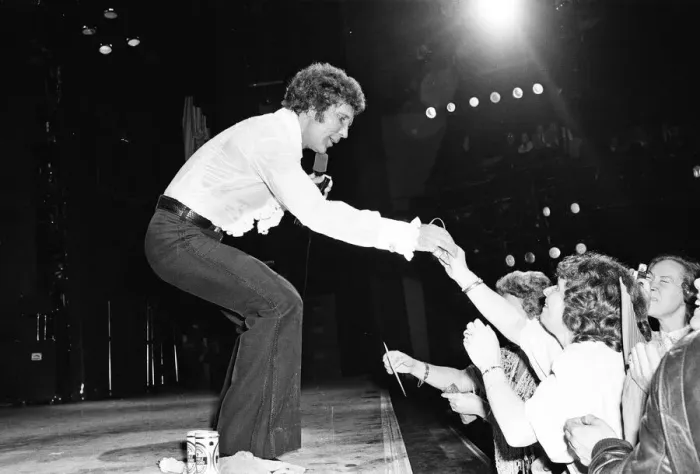 Framed Print : Tom Jones performs at the Olympia, Paris. 23rd April 1979 Framed Print : Tom Jones performs at the Olympia, Paris. 23rd April 1979