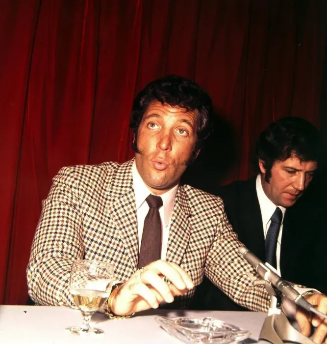 Framed Print : Tom Jones - Pop Star conference  /  Interview