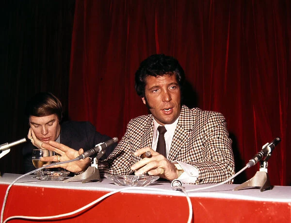Tom Jones - Pop Star at a press conference  /  interview Daily Mirror