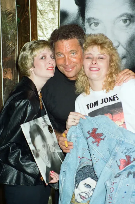 Framed Print : Tom Jones poses with fans Kathy Hall and Rosina Sims at HMV Oxford Street Framed Print : Tom Jones poses with fans Kathy Hall and Rosina Sims at HMV Oxford Street