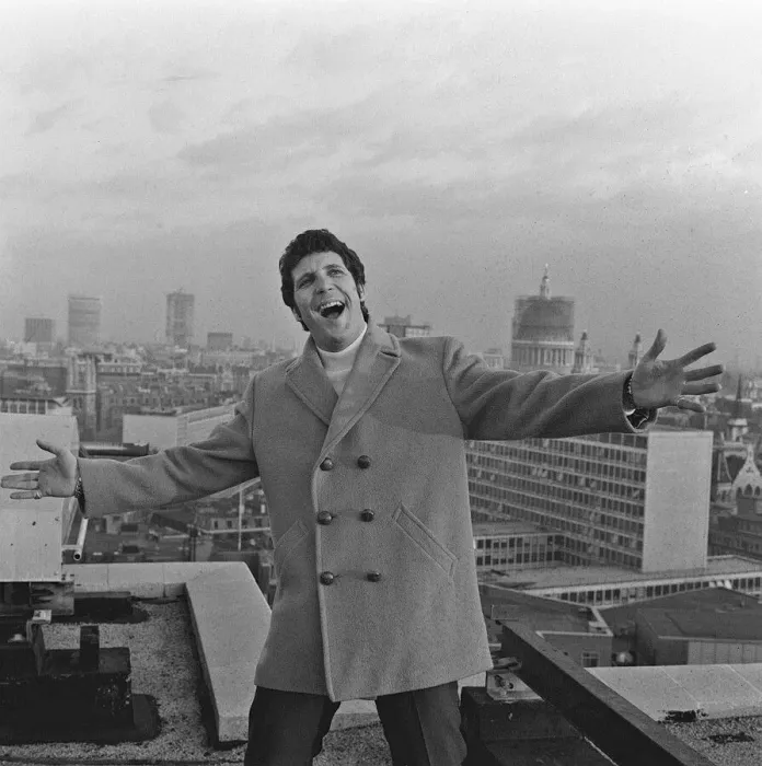 Framed Print : Tom Jones on rooftop in London 30 / 11 / 67 Tom Jones lets fly with his vocal Framed Print : Tom Jones on rooftop in London 30 / 11 / 67 Tom Jones lets fly with his vocal