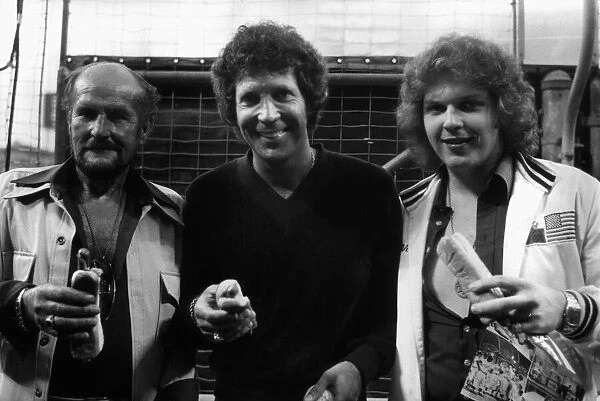Tom Jones singer with his father (left) and his son Mark