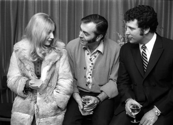 Tom Jones singer Jan 1969 with producer John Scoffield and singer Mary Hopkin after