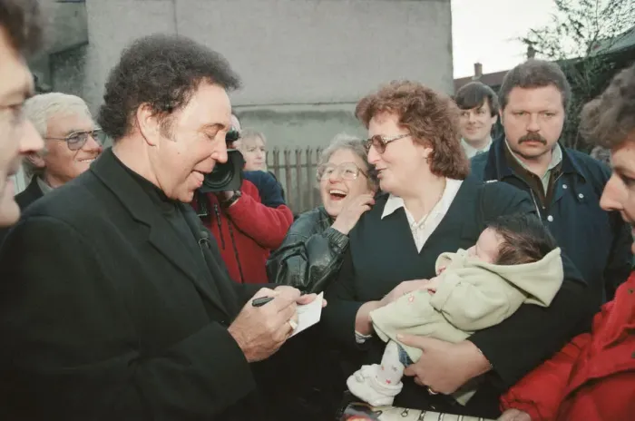 Framed Print : Tom Jones, (singer from Wales) arrives in Pontypridd, Glamorgan, South Wales Framed Print : Tom Jones, (singer from Wales) arrives in Pontypridd, Glamorgan, South Wales