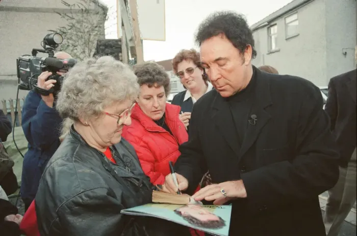 Framed Print : Tom Jones, (singer from Wales) arrives in Pontypridd, Glamorgan, South Wales Framed Print : Tom Jones, (singer from Wales) arrives in Pontypridd, Glamorgan, South Wales