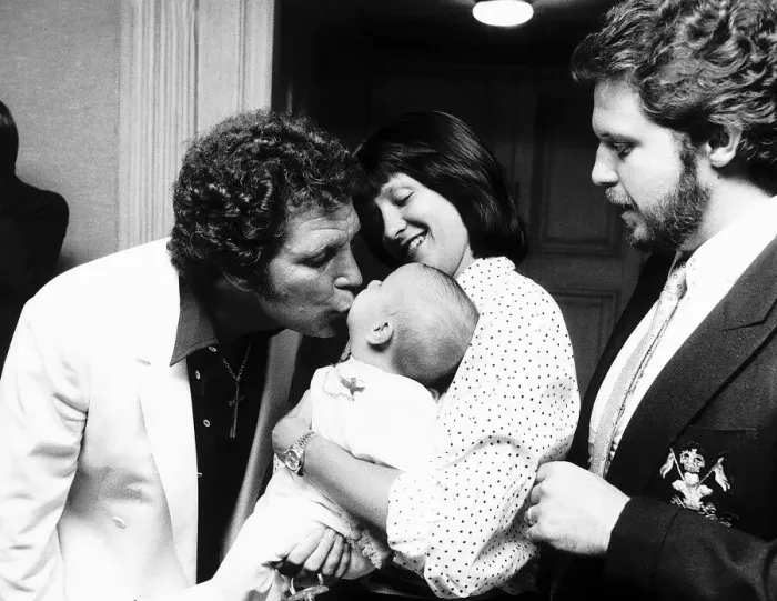 Framed Print : Tom Jones with his son, Mark his daughter in-law Donna and his grand son Alexander in Framed Print : Tom Jones with his son, Mark his daughter in-law Donna and his grand son Alexander in