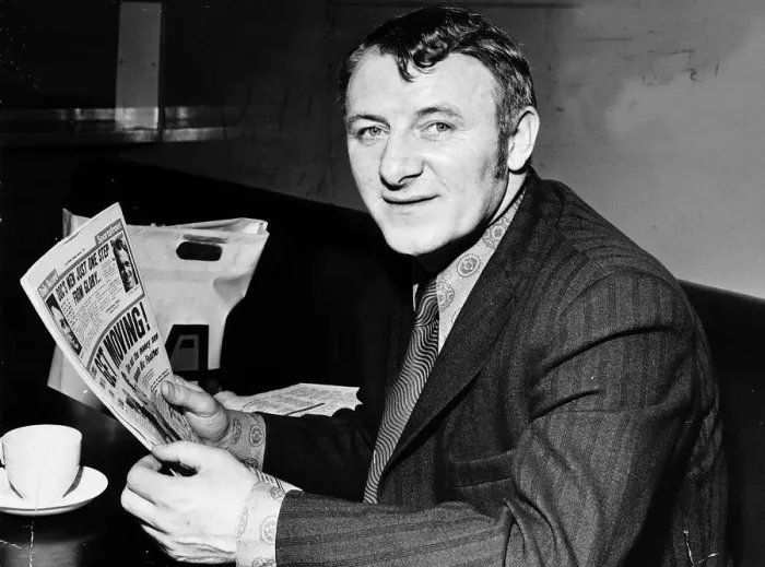 Framed Print : Tommy Docherty Scotland manager reading Daily Record newspaper. 1971 Framed Print : Tommy Docherty Scotland manager reading Daily Record newspaper. 1971
