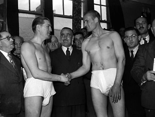 Tommy Farr (left) weighs in with Jan Klein before their fight 27  /  9  /  1950