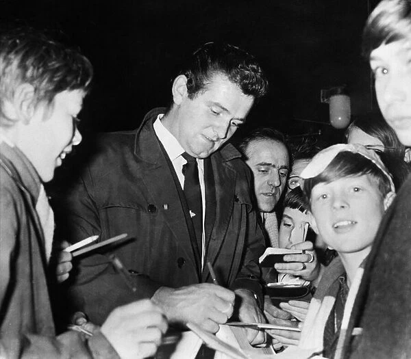 Tommy Lawrence signing autographs. Cica 1960s