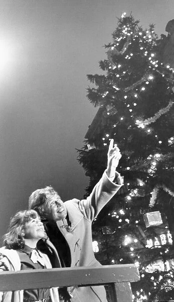 Tommy Steele shares the joy of Christmas with Claire Ryan aged 8 of Speke