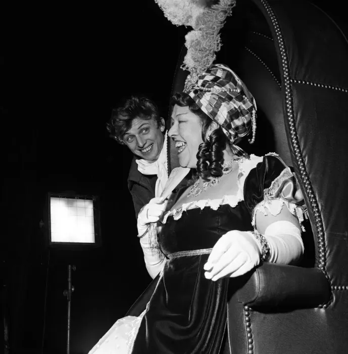 Framed Print : Tommy Steele as Tony Lumpkin and Peggy Mount as Mrs Hardcastle in Framed Print : Tommy Steele as Tony Lumpkin and Peggy Mount as Mrs Hardcastle in