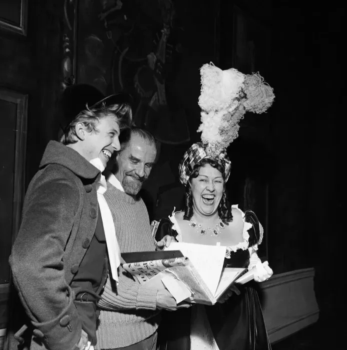 Framed Print : Tommy Steele as Tony Lumpkin and Peggy Mount as Mrs Hardcastle in Framed Print : Tommy Steele as Tony Lumpkin and Peggy Mount as Mrs Hardcastle in