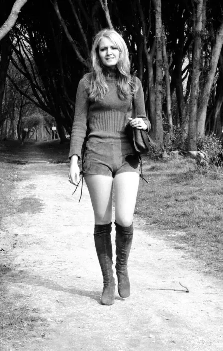 Framed Print : Tonia Kinchin, 20 of Worthing, Sussex is a product demonstrator March 1971 Framed Print : Tonia Kinchin, 20 of Worthing, Sussex is a product demonstrator March 1971