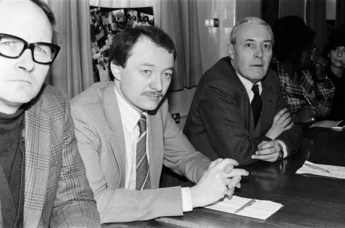 Framed Print : Tony Benn with Ken Livingstone at a meeting at St Marys Hospital, Harrow Road Framed Print : Tony Benn with Ken Livingstone at a meeting at St Marys Hospital, Harrow Road