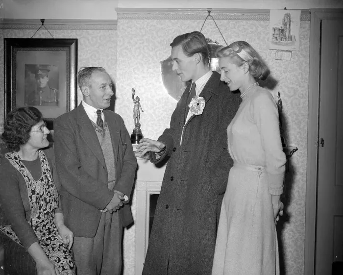 Framed Print : Tony Benn and Wife Caroline Benn canvassing for Bristol SE 23rd November 1950 Framed Print : Tony Benn and Wife Caroline Benn canvassing for Bristol SE 23rd November 1950